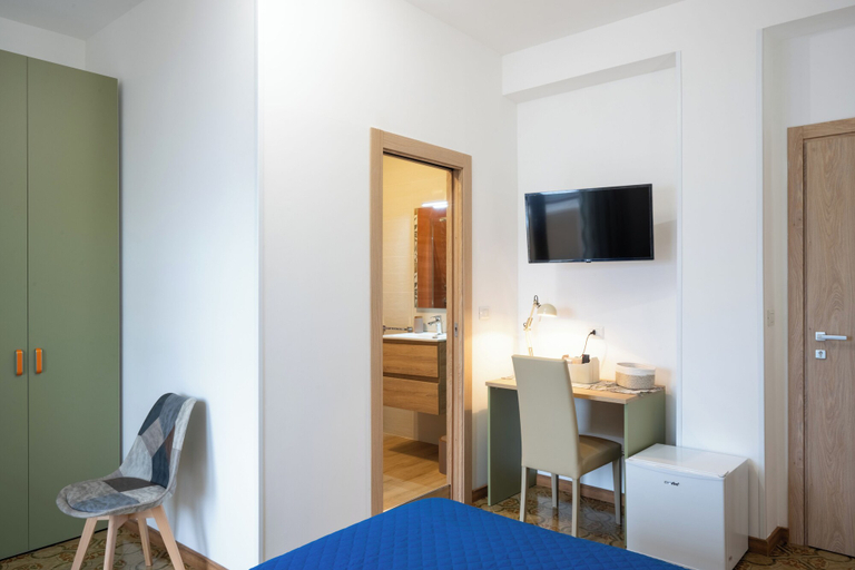 Bedroom 4, Benvenuti al centro, Caserta