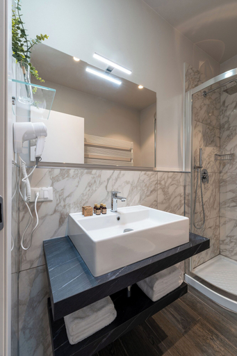 Bathroom 5, Corte Novella, Brescia