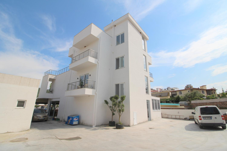 Others 5, Moonshine Hotel, Sarandës