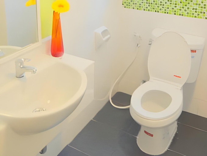 Bathroom 5, The Inn Saladaeng, Bang Rak
