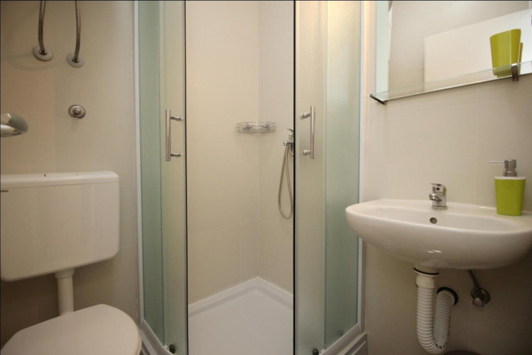 Bathroom 2, DORA, Baška Voda