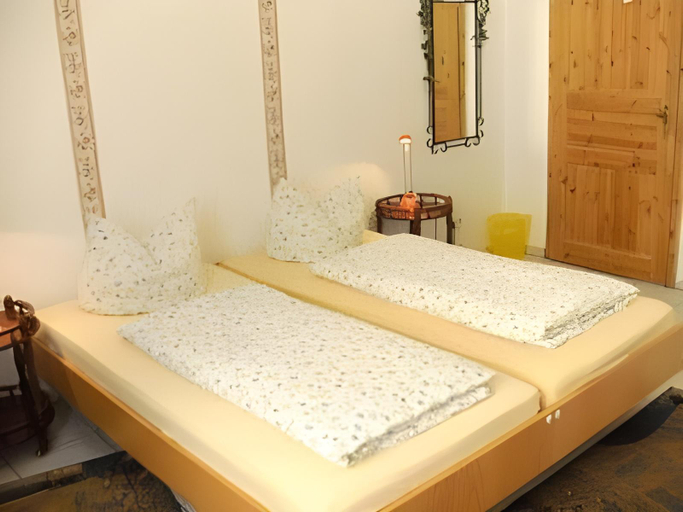 Bedroom 4, Hotel Heinzelmannchen, Köln