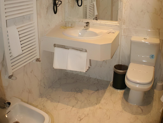 Bathroom 3, Hotel Valle Las Luinas, Asturias