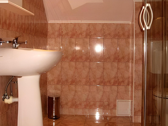Bathroom 4, Hotel Poenita, Sighisoara
