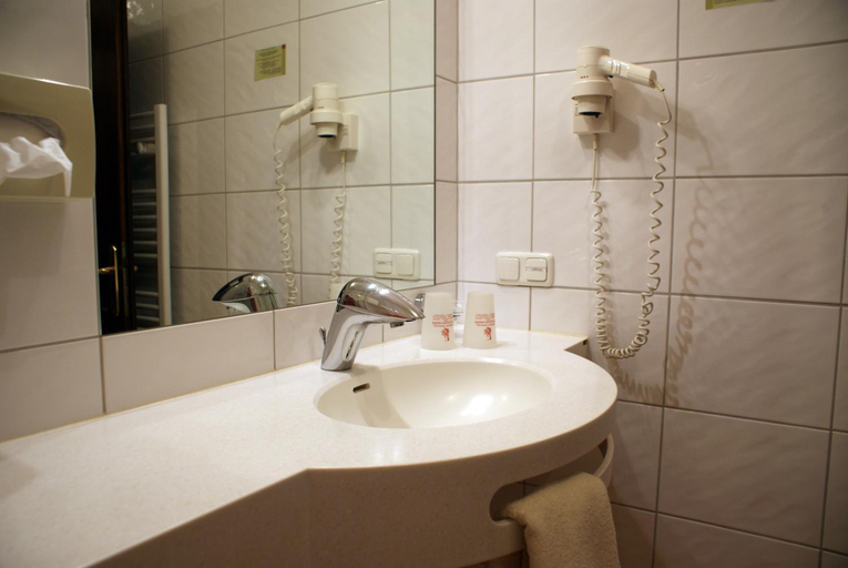 Bathroom 3, Ferienhotel Gewurzmuhle, Sankt Johann im Pongau