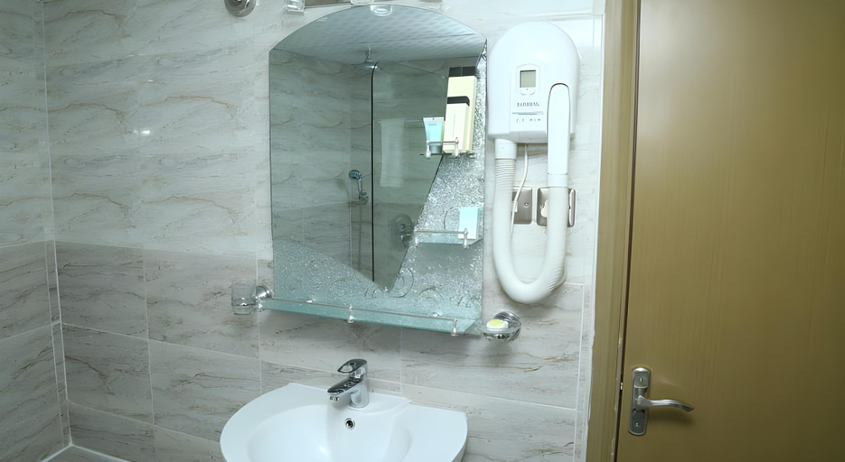 Bathroom 5, Sun and Sands Plaza Hotel, Dubai