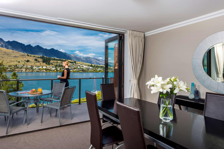 Dining Room 11