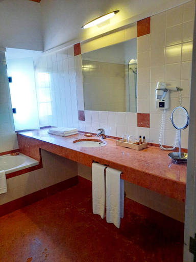 Bathroom 19