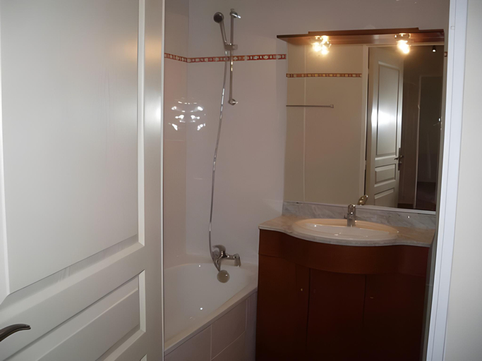 Bathroom 3, Résidence Odalys Erromardie Plage, Pyrénées-Atlantiques