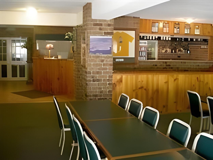 Food & Drinks 5, Acacia Snowy Motel, Snowy River