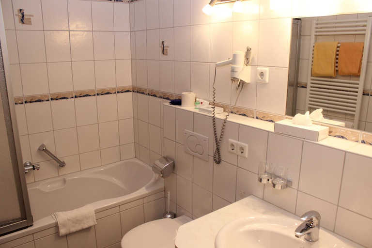 Bathroom 2, Landgasthof zum Schutzen, Breisgau-Hochschwarzwald