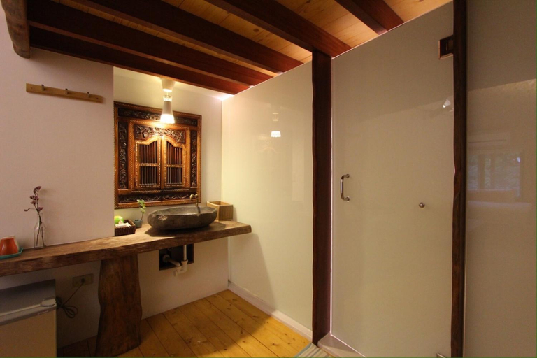 Bathroom 3, Aloha Inn, Pingtung