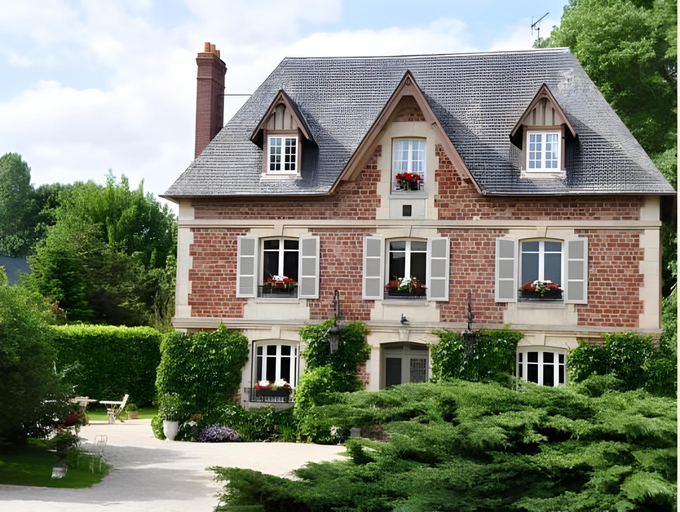 Exterior & Views