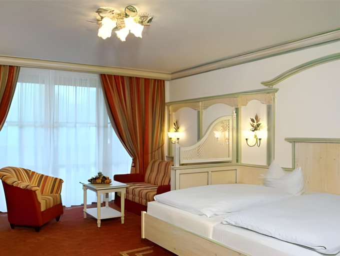Bedroom 3, Wellness Hotel Bayerischer Hof, Cham