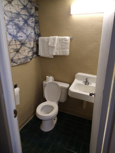 Bathroom, Highway Motel, Ramsey
