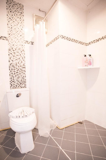 Bathroom 11