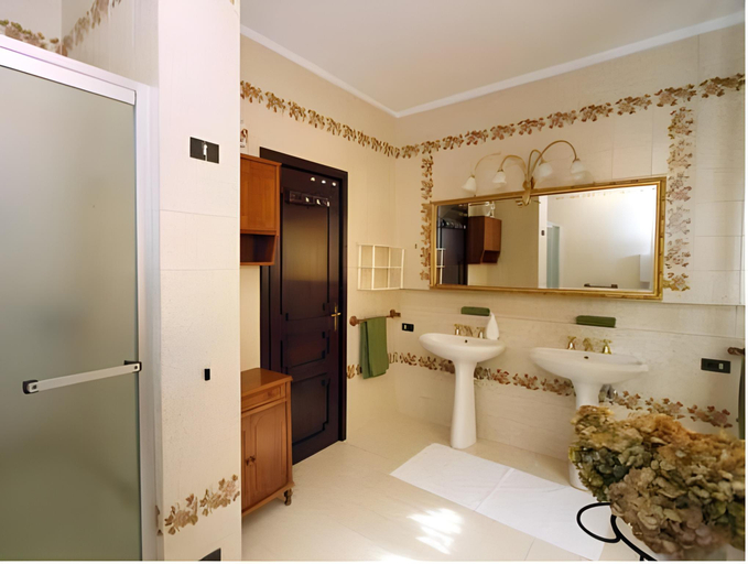 Bathroom 5, Villa Sarchi, Varese