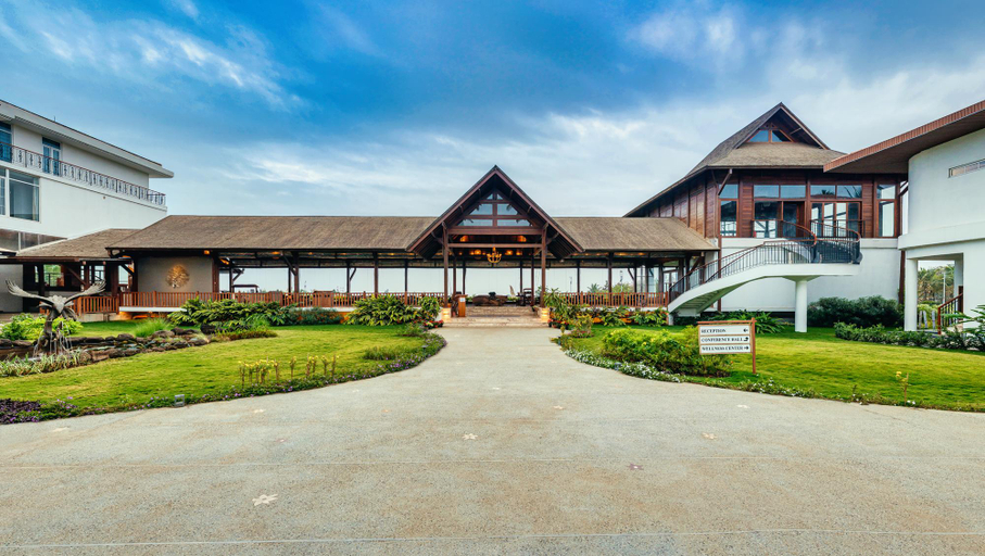 Exterior & Views