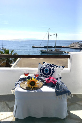 Food & Drinks, Megas Rooms, South Aegean