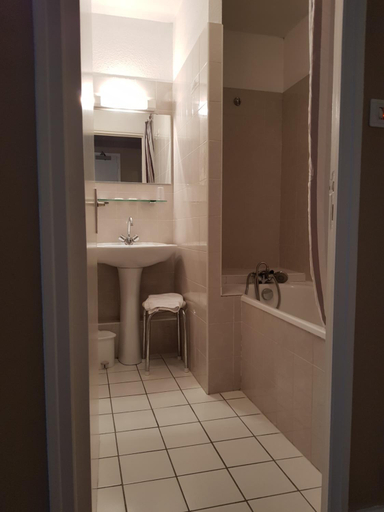 Bathroom 4, Le Brunet, Cantal