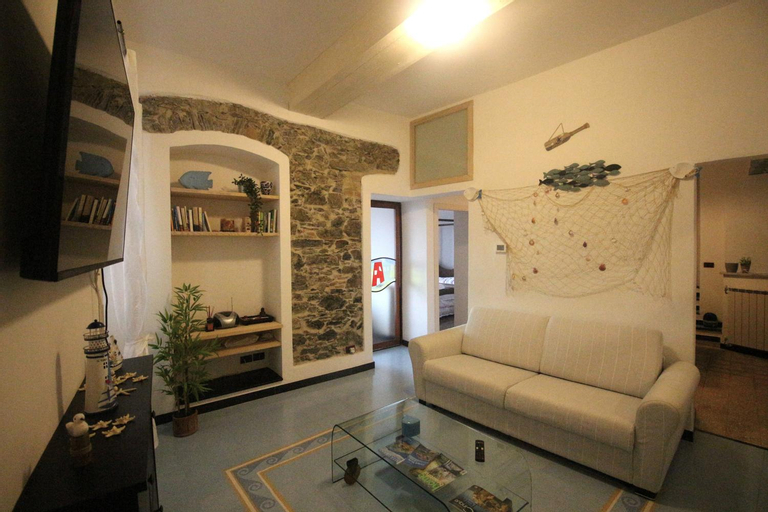 Others 4, La stella di Manarola- Bluchalet, La Spezia