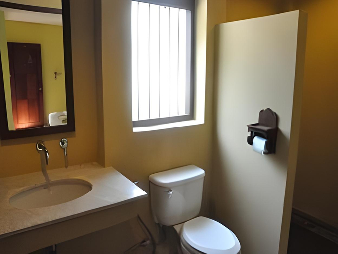 Bathroom 3, Baan Lapoon Hotel, Muang Lamphun