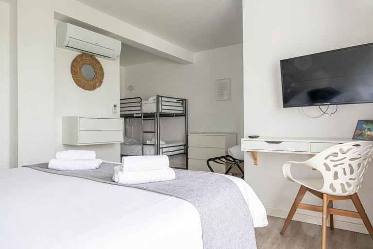 Bedroom 3, Hotel Aquarius, Pyrénées-Orientales