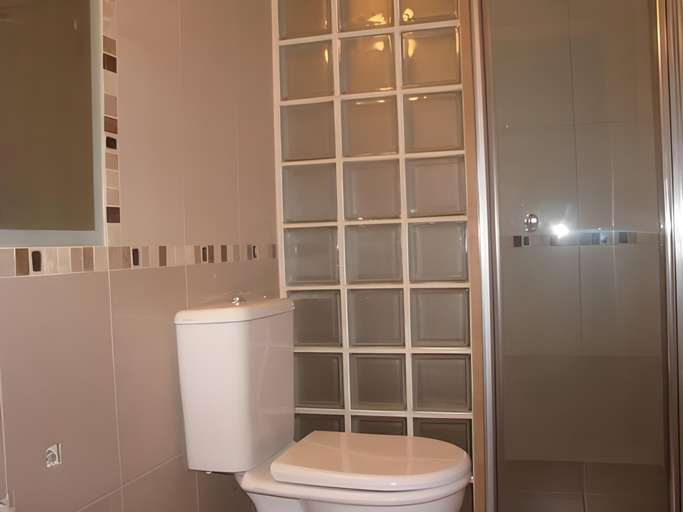 Bathroom 5, Hill View Hotel Apartments