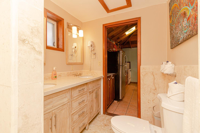 Bathroom 3, Blue Tang Inn