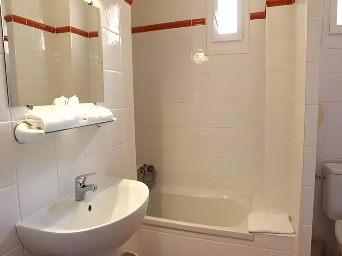 Bathroom 3, Hotel de La Paix, Haute-Corse