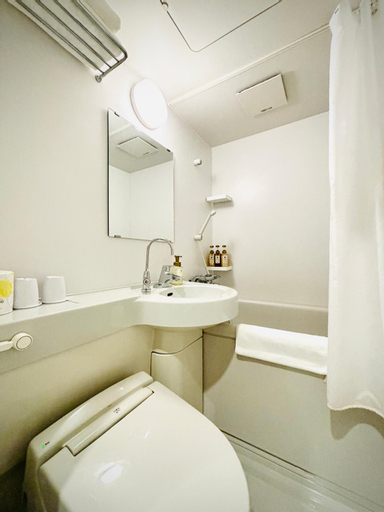 Bathroom 14