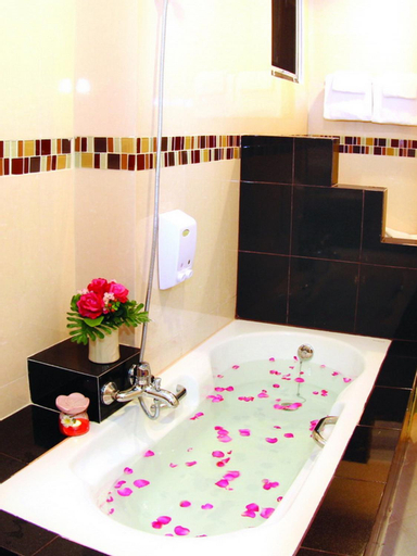 Bathroom 10