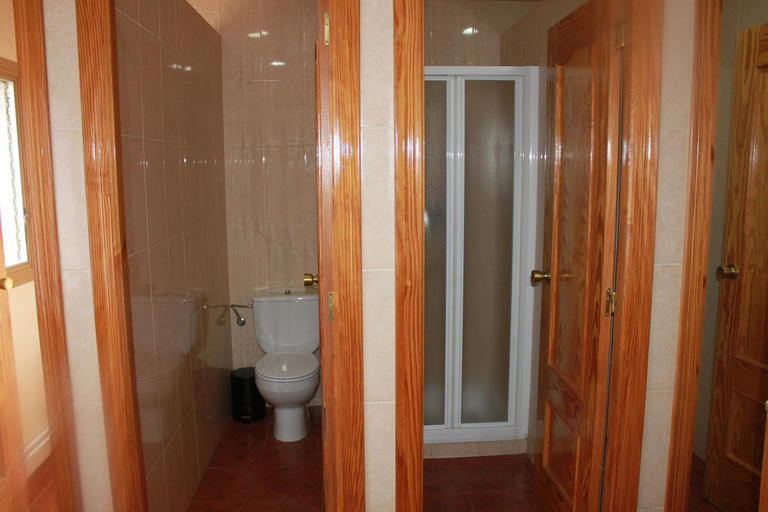 Bathroom 2, Albergue Los Chorros, Albacete