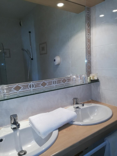 Bathroom 3, Logis La Rose Des Vents, Puy-de-Dôme