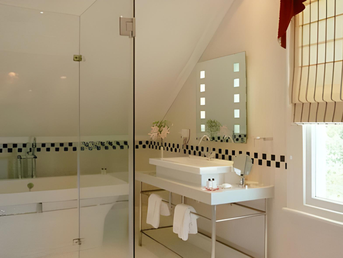 Bathroom, Falcons View Manor, Eden