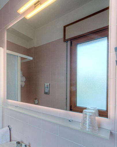 Bathroom 4, Hotel Belvedere, Vicenza