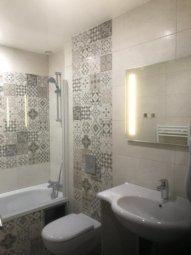 Bathroom 3, Hotel Le Cercle, Manche