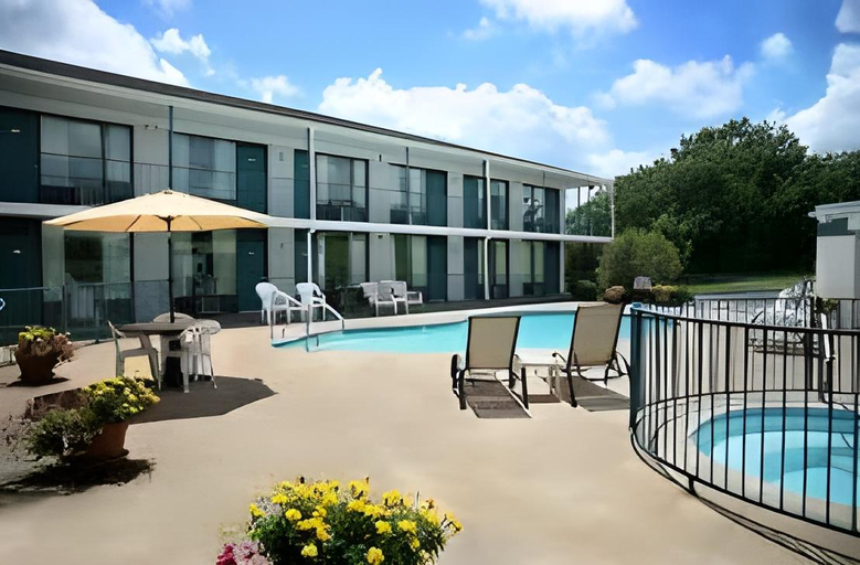 Sport & Beauty 3, Ozark Valley Inn, Taney