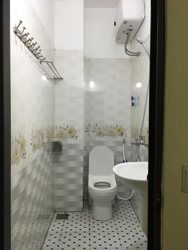 Bathroom, Nha nghi Tam Cuong, Điên Biên Phủ