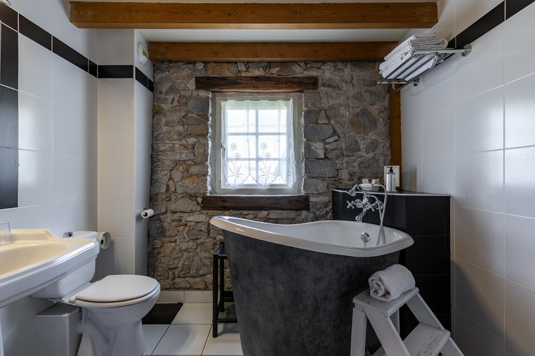 Bathroom 9