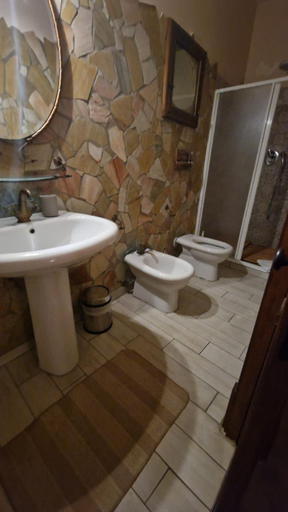 Bathroom 2, Tenuta Oliva, Salerno