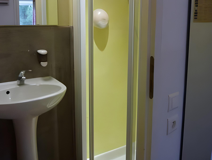 Bathroom 3, Fasthotel Narbonne, Aude