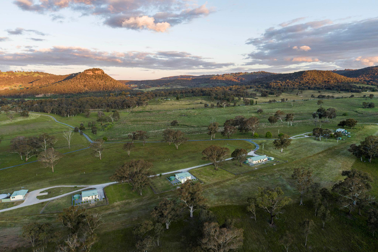 Others 2, Hepburn Retreat 2-Bedroom Cottage - Farmstay!, Mid-Western Regional - Pt A