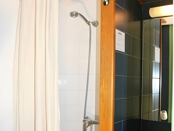 Bathroom 4, Hotel La Chartreuse, Haute-Garonne