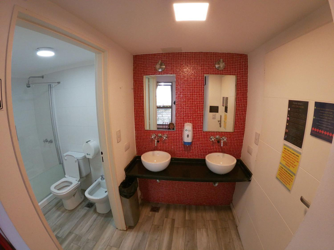 Bathroom 4, Malevo Murana Hostel, Distrito Federal
