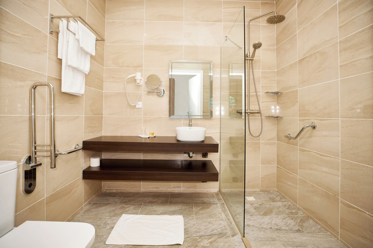Bathroom 5, Roma Hôtel & Restaurant, Komo-Mondah