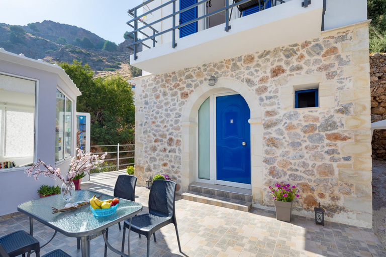 Others 5, John Akroyiali, Crete