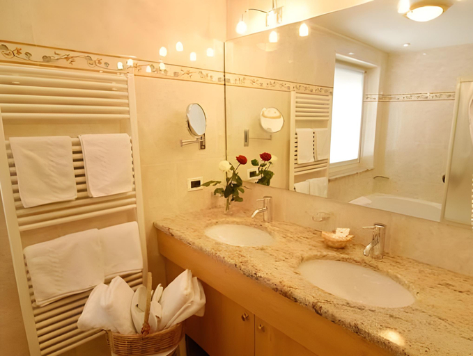 Bathroom 5, Hotel Welponer, Bolzano