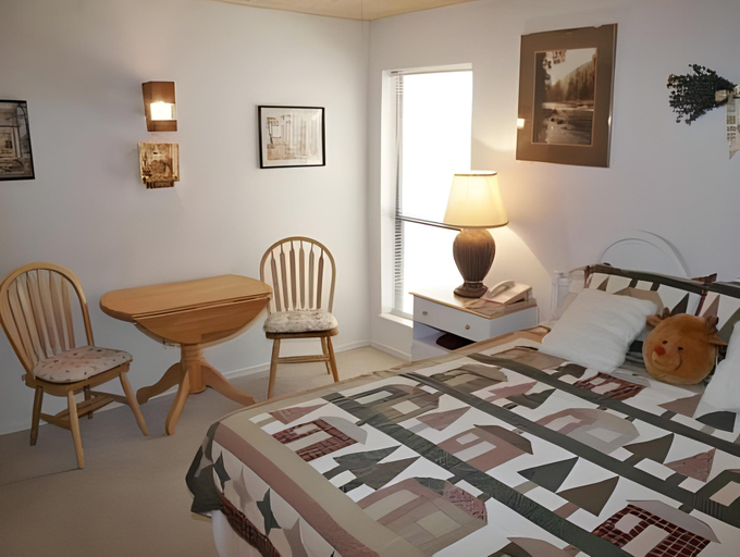 Bedroom 1, Village Lodge, Lincoln