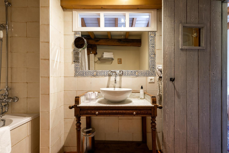 Bathroom 10